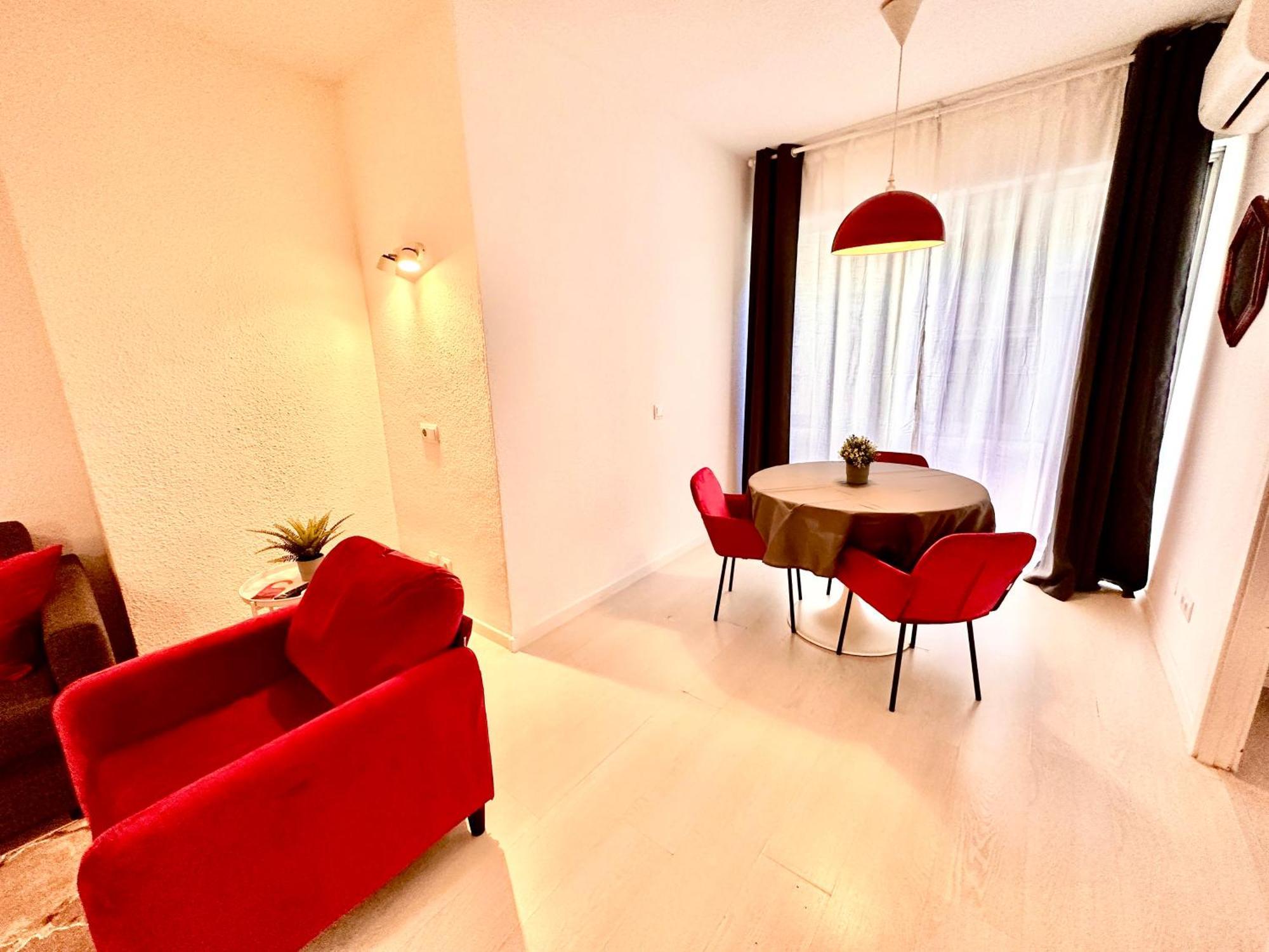 Far Home Gran Via — Photos 2